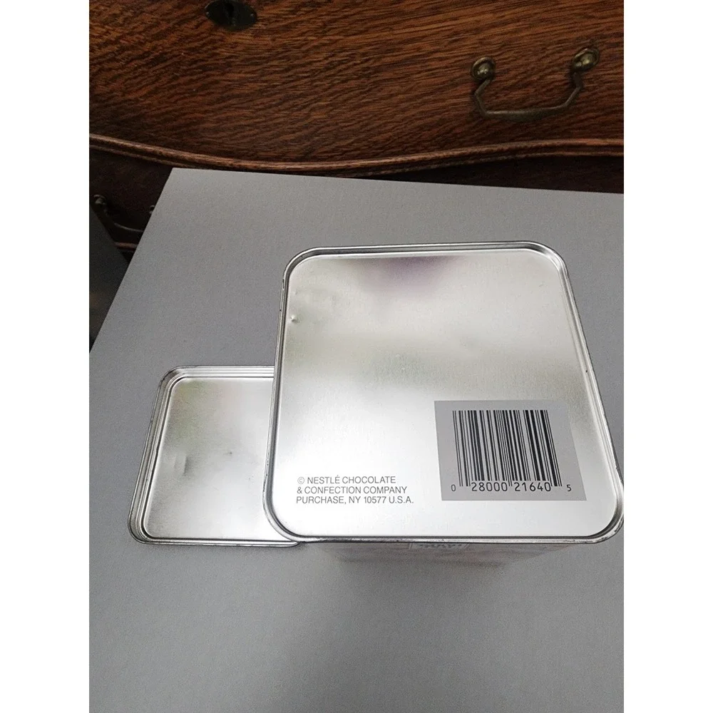 Nestle Tollhouse Tin